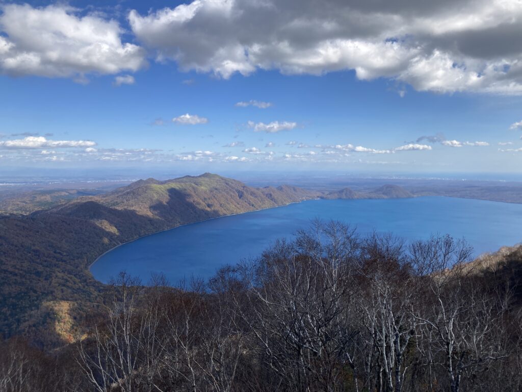 恵庭岳登山の山頂から見る支笏湖