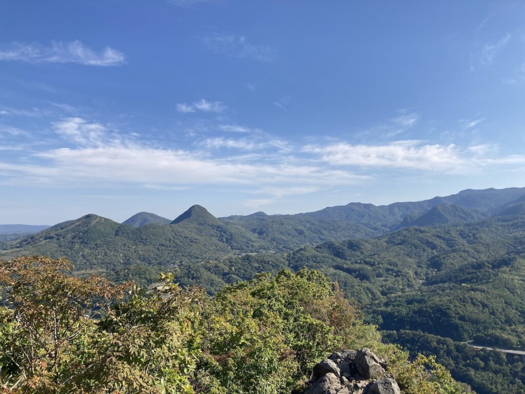 札幌八剣山から見る藤野の山々