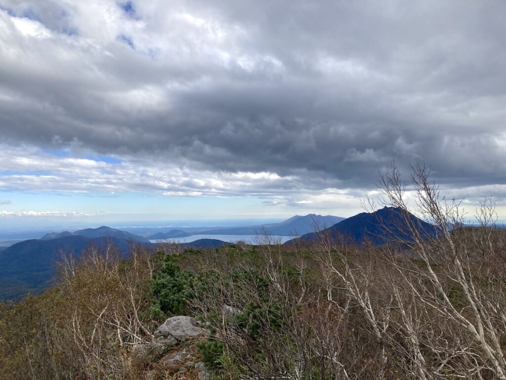 空沼岳登山で山頂から見る支笏湖方面・恵庭岳・風不死岳・樽前山