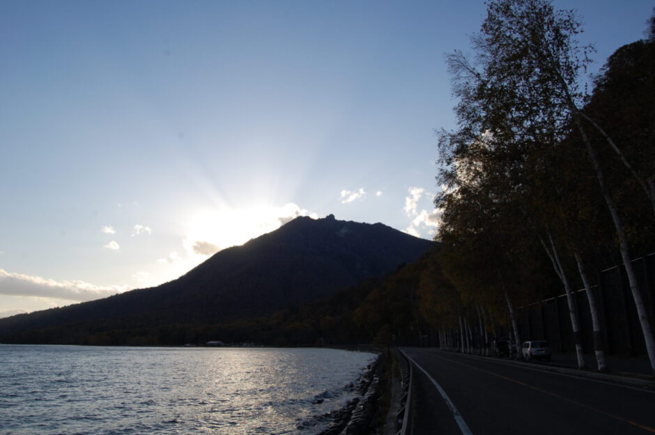 支笏湖から見る恵庭岳